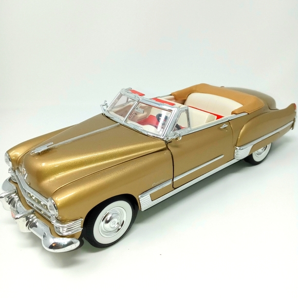 Diecast 1/18 Scale Cadillac - Picture 3 of 16